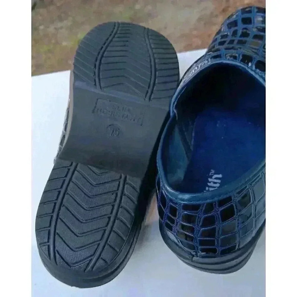 Judith Claire Sz 7.5 Slip On Clog Blue Crocodile Texture Slip Resistant Sole - Picture 6 of 7